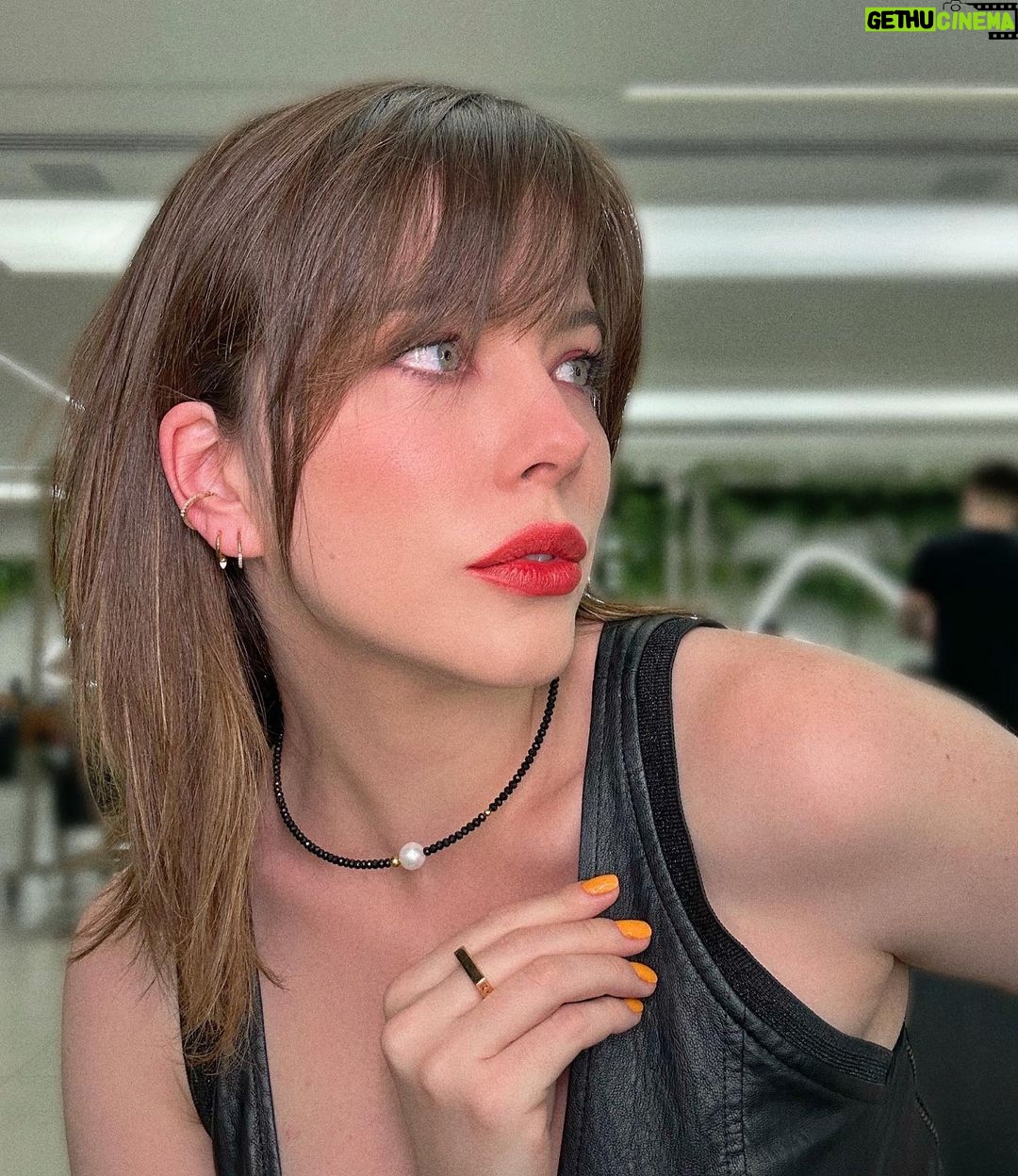 Bia Arantes Instagram - Finalmente a era da franja voltou! E dessa vez com umas loucurinhas a mais! Obrigada @cristhofergloe por mais esse novo corte ao longo desses anos todos de ruivos, castanhos loiros e agora natural! ❤️ Âme Concept
