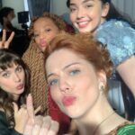 Bia Arantes Instagram - Foto de making off pra dizer que hoje estreia nos cinemas de todo Brasil @perdidafilme ✨👟❤️ Esperamos que vcs testemunhem todo amor que tivemos no processo de fazer esse filme, que tá maravilhoso! @carinarissi , vc é incrível! Tem que ter muito talento e coragem para desenvolver sonhos e torná-los uma fantasia apaixonante pra tantas e tantas pessoas. Que honra ter dado vida à Teodora! Obrigada tbm @filmlandinternacional e @tubaldinishelling por sempre lutarem tanto pelo nosso cinema, e por terem me dado esse voto de confiança pra estar com vcs! @katherinechediak @deanwlaw agradeço muito por tudo! E a toda equipe tbm, foi um privilégio estar com vcs! E cada um é parte essencial do filme! ♥️ Aos meus colegas, não tenho nem o que dizer. Vcs sabem, eu sei que sabem, do quanto fomos e somos felizes por estarmos juntos… @gigigrigio @montaleone @natufalcao @golden.dadiva @dimontez @lapena @lucinhalinsoficial @clarachoveaux @thiagojustinooficial @lourisinhafernandes @marlon.ssales @sergio_malheiros @mohanauchoa @orafacoimbra @lucianapaesviva Vcs estão no meu ♥️ sempre! E pra finalizar, pessoal: vão ao cinema! Prestigiem nosso cinema nacional, que tem tanto a oferecer e nos fazer sonhar! ✨
