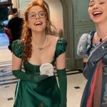 Bia Arantes Instagram - Foto de making off pra dizer que hoje estreia nos cinemas de todo Brasil @perdidafilme ✨👟❤️ Esperamos que vcs testemunhem todo amor que tivemos no processo de fazer esse filme, que tá maravilhoso! @carinarissi , vc é incrível! Tem que ter muito talento e coragem para desenvolver sonhos e torná-los uma fantasia apaixonante pra tantas e tantas pessoas. Que honra ter dado vida à Teodora! Obrigada tbm @filmlandinternacional e @tubaldinishelling por sempre lutarem tanto pelo nosso cinema, e por terem me dado esse voto de confiança pra estar com vcs! @katherinechediak @deanwlaw agradeço muito por tudo! E a toda equipe tbm, foi um privilégio estar com vcs! E cada um é parte essencial do filme! ♥️ Aos meus colegas, não tenho nem o que dizer. Vcs sabem, eu sei que sabem, do quanto fomos e somos felizes por estarmos juntos… @gigigrigio @montaleone @natufalcao @golden.dadiva @dimontez @lapena @lucinhalinsoficial @clarachoveaux @thiagojustinooficial @lourisinhafernandes @marlon.ssales @sergio_malheiros @mohanauchoa @orafacoimbra @lucianapaesviva Vcs estão no meu ♥️ sempre! E pra finalizar, pessoal: vão ao cinema! Prestigiem nosso cinema nacional, que tem tanto a oferecer e nos fazer sonhar! ✨