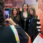Bia Arantes Instagram - Pré-estreia de @perdidafilme ontem super emocionante! Não consegui tirar foto com vários amigos que foram, mas não podia estar mais feliz por tê-los lá! ♥️✨ Em breve começo a soltar as fotos da filmagem 😛 Parabéns a cada pessoa que fez parte de projeto que amamos tanto e que ficou tão lindo! Amo vocês ✨👟 @perdidafilme 13 de julho nos cinemas do Brasil! Cinemark Shopping Eldorado