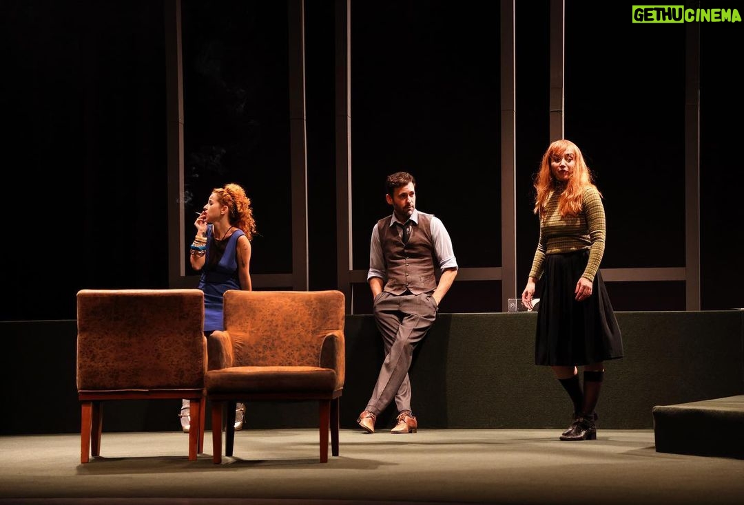 Bia Arantes Instagram - Ingressos esgotados para @otempoeasala ! Hoje e amanhã no @festivaldecuritiba , às 20:30 no Teatro Guairinha! Viva!!! 🎭♥️ #BothoStrauss fotos: Chico Nogueira