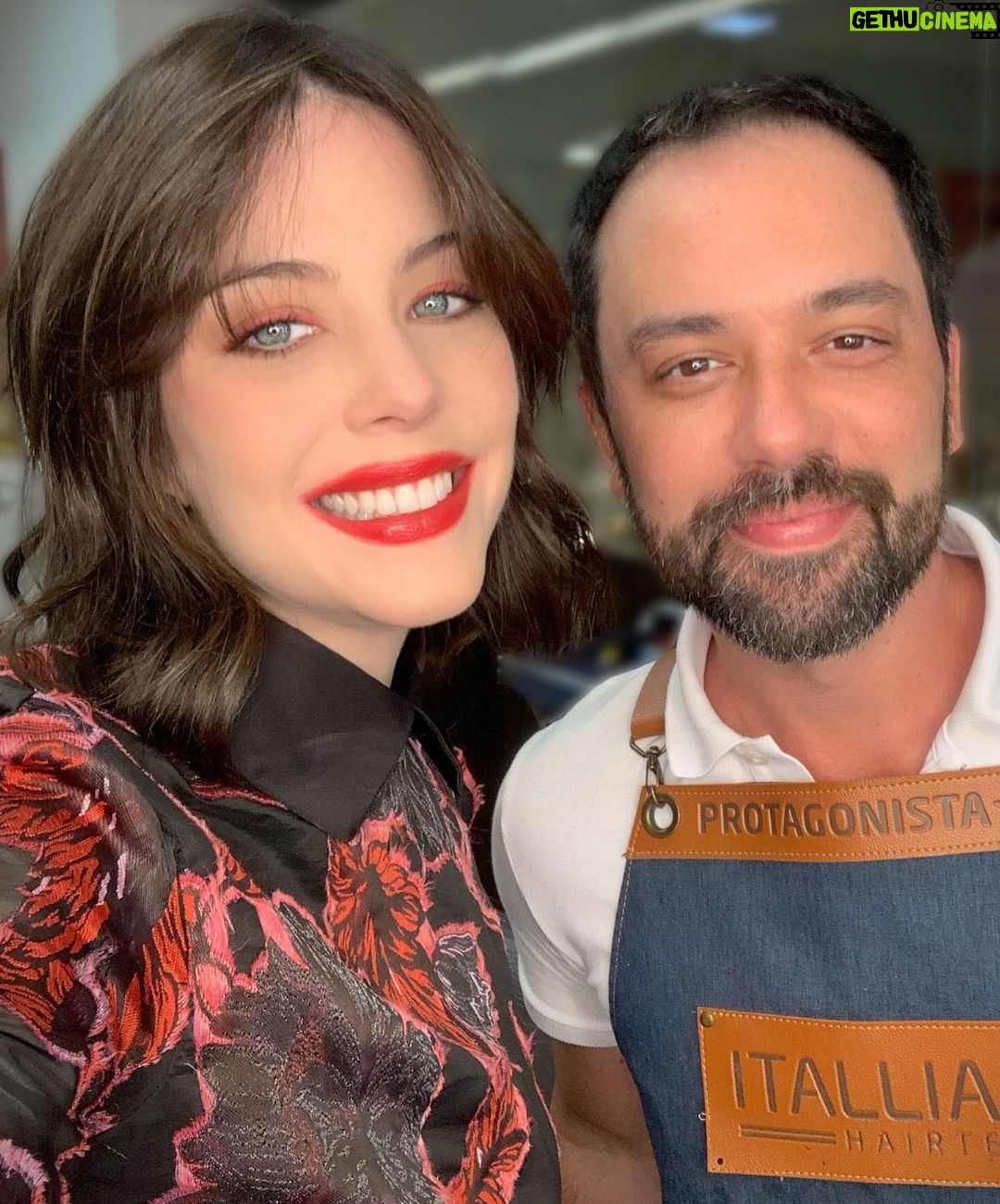 Bia Arantes Instagram - Dia de cuidar do cabelítio com meu amigo @cristhofergloe que já deixou meu cabelo ruivo, loiro e agora natural! Tonalizante igualzinho minha raiz até a química das colorações anteriores irem embora! Obrigada equipe @casaflorah ! ♥️