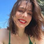 Bia Arantes Instagram – sorrir
verbo
1.
regência múltipla e pronominal
rir sem fazer ruído; dar ou dirigir sorriso(s).