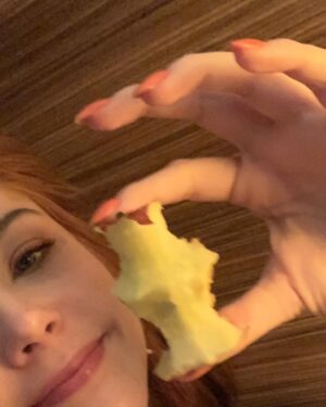 Bia Arantes Instagram - comam frutas