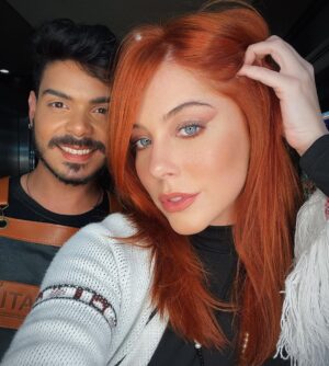 Bia Arantes Instagram - meus amigos além de pessoas maravilhosas são talento puro!!! @cristhofergloe obrigada por ser o the best esses anos todos e @vitorioov que além de dar assistência no hair fez essa make maravilhosa!!! Amo vcs! ♥️