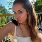 Bia Torres Instagram - contra a minha índole eu deixo 🌤️