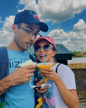 Bia Torres Instagram - tasting foods and drinks from all around the world todayyy! 🍺✨🕍