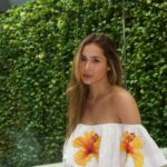 Bia Torres Instagram - too much 🌻🐝✨🪐👼🏻