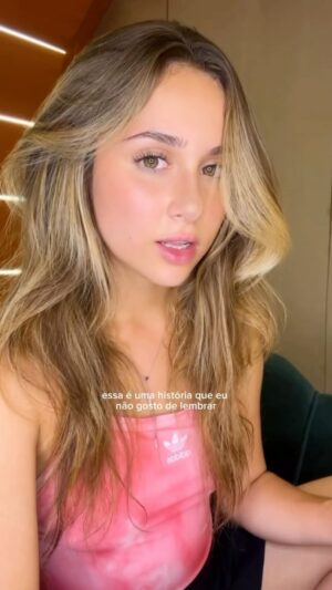 Bia Torres Instagram - da série músicas que eu escrevo no meu quarto aos domingos e só lembro meses depois. raramente elas se tornam minhas preferidas. 🎀

#compositora #letrasbr #sertanejo #pop #popbr #musicabr #letrasdemusica #composicao
