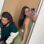 Bia Torres Instagram - Minha mãe é a Tia Gabi 💙 Minha força, meu refúgio, minha maior inspiração. Quero mudar o mundo como você. Você me ensinou a sonhar e mais que isso, a correr atrás dos meus sonhos, como você fez. E agora, na minha vez, sou grata por poder dizer que fazemos juntas, eu por você e você por mim. Obrigada pela nossa parceria. Obrigada por acreditar em mim. Te amo além da vida. Mais do que ontem e menos que amanhã. Por tudo e apesar de tudo. Sempre. Feliz dia das mães ✨