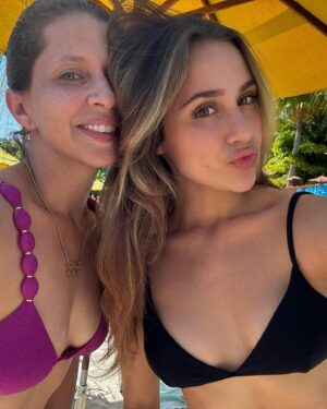 Bia Torres Instagram - Minha mãe é a Tia Gabi 💙
Minha força, meu refúgio, minha maior inspiração. Quero mudar o mundo como você. Você me ensinou a sonhar e mais que isso, a correr atrás dos meus sonhos, como você fez. E agora, na minha vez, sou grata por poder dizer que fazemos juntas, eu por você e você por mim. 
Obrigada pela nossa parceria. Obrigada por acreditar em mim. 
Te amo além da vida. Mais do que ontem e menos que amanhã. Por tudo e apesar de tudo. Sempre. Feliz dia das mães ✨