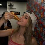 Bia Torres Instagram - backstage!!!! 🍕🍕🍕 @bffgirlsoficial @solo4oficial (?)