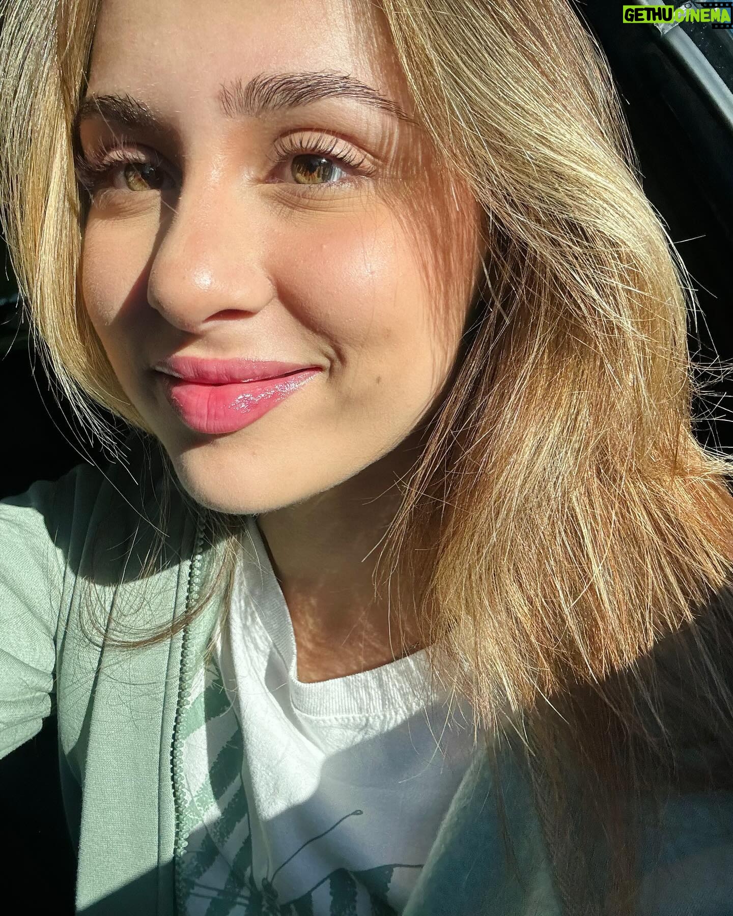 Bia Torres Instagram - PRIMEIRO DIA DE FÉRIAAAAS 🩵✨ valendo 1 beijo pra quem adivinhar pra onde estamos indo!!