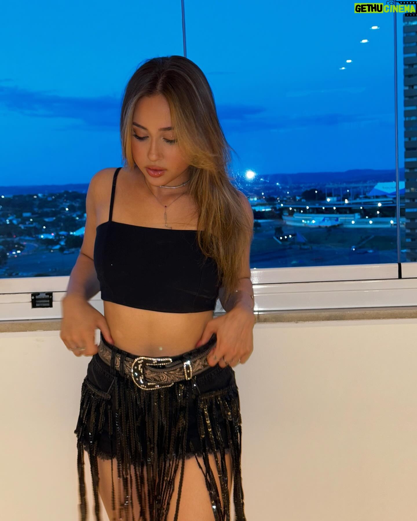 Bia Torres Instagram - essa eu juro que sabia cantar (mais ou menos)