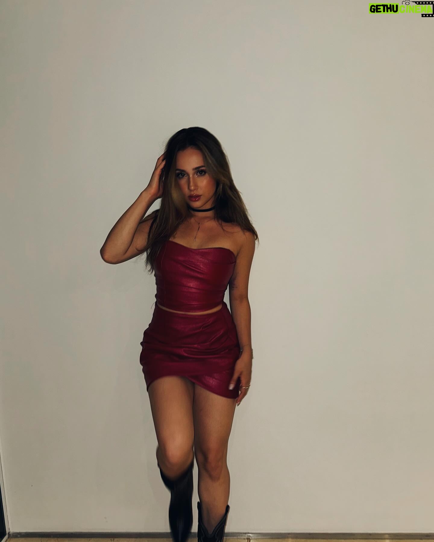Bia Torres Instagram - 💋 recalling things we never did 💋