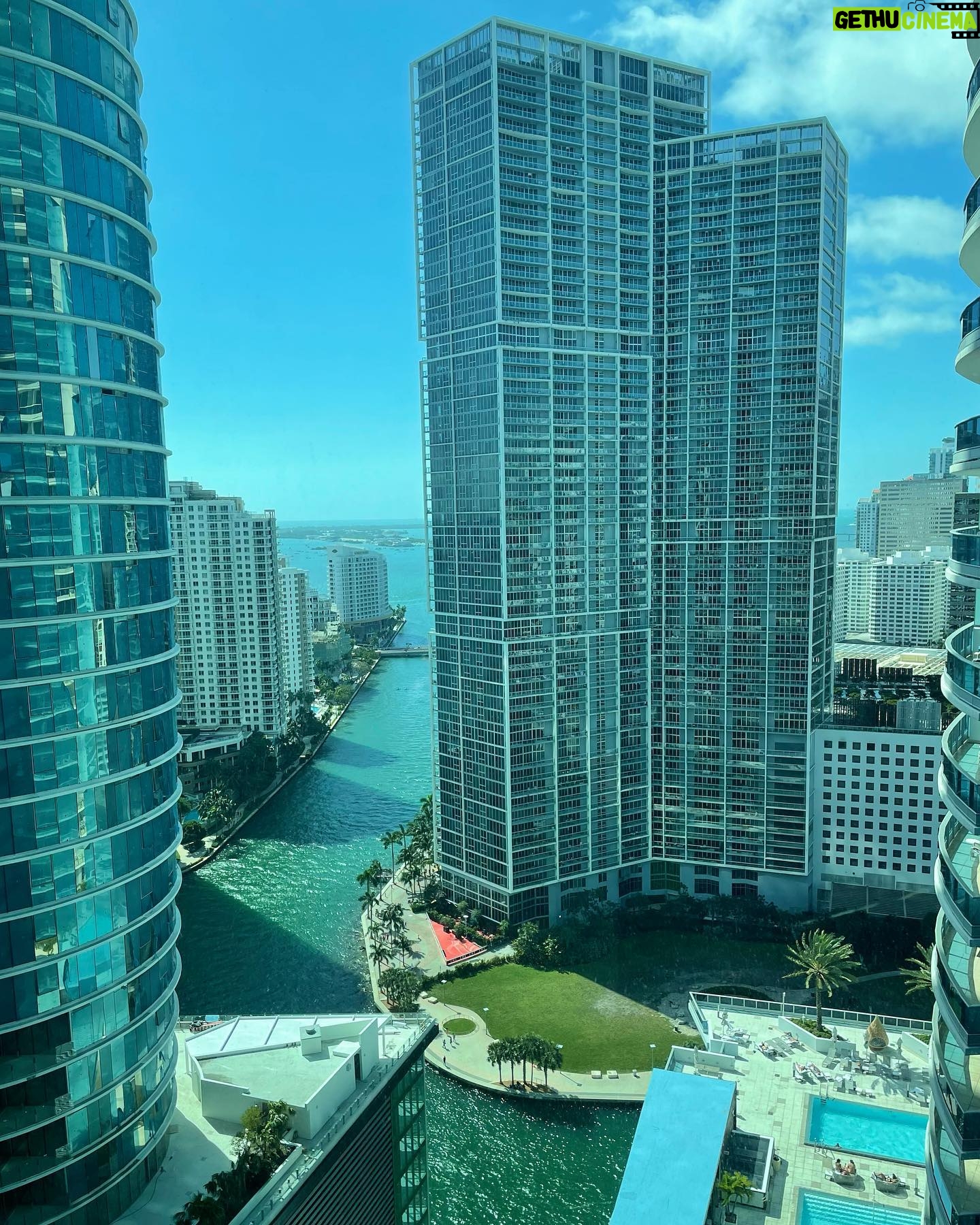 Bianca Andreescu Instagram - Thank you @jwmarriottmarquismiami for making me feel at home and comfortable during my time in Miami! Coco and I love it here 🫶🏼