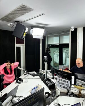 Bianca Andreescu Instagram - media day and visiting @csbucharest before my book signing in Bucharest ❤️🇷🇴🐶🎾

întâlnire cu presa și vizitarea la @csbucharest înainte de lansarea cărții în București ❤️🇷🇴🐶🎾