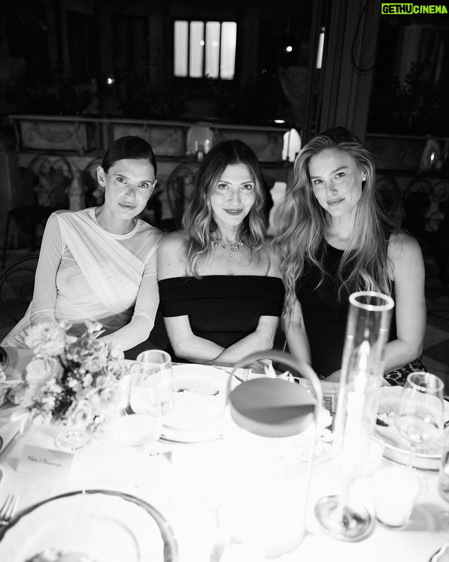 Bianca Balti Instagram - My bestie @valemicchetti & her shoes @alevimilano 👯♀️💘🩰🍭