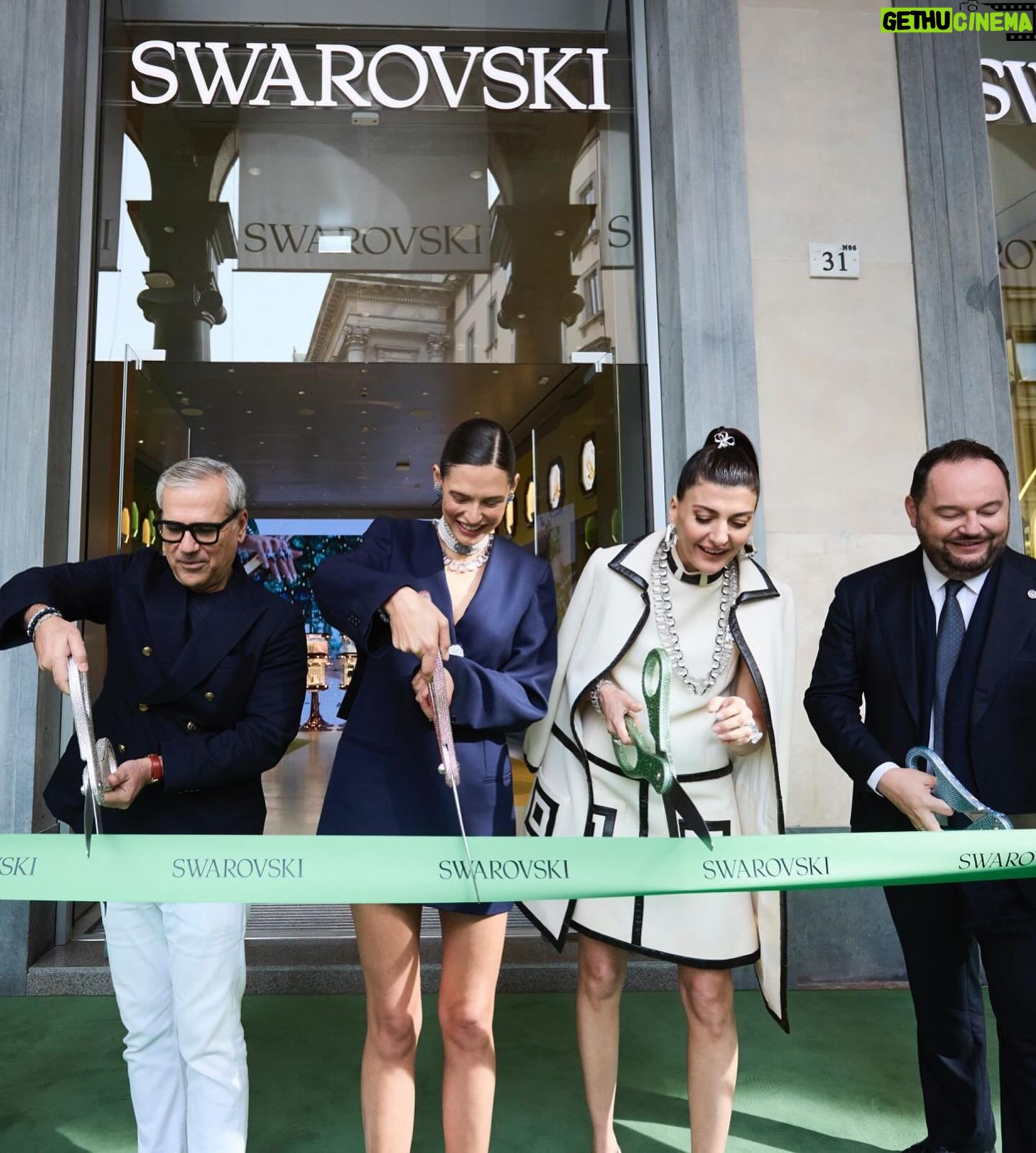Bianca Balti Instagram - Milan is shining brighter with the new @swarovski Duomo flagship store ✨💎✨ #Swarovski #SwarovskiDuomo #adv