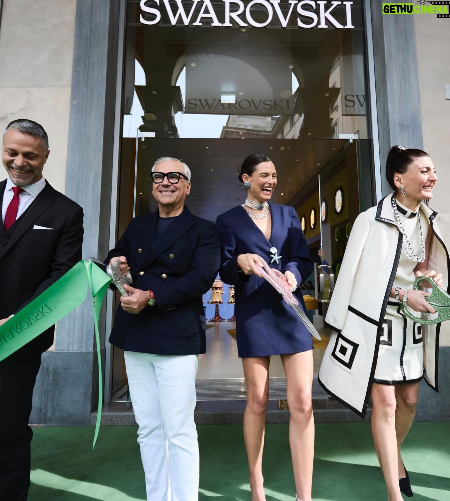 Bianca Balti Instagram - Milan is shining brighter with the new @swarovski Duomo flagship store ✨💎✨ #Swarovski #SwarovskiDuomo #adv