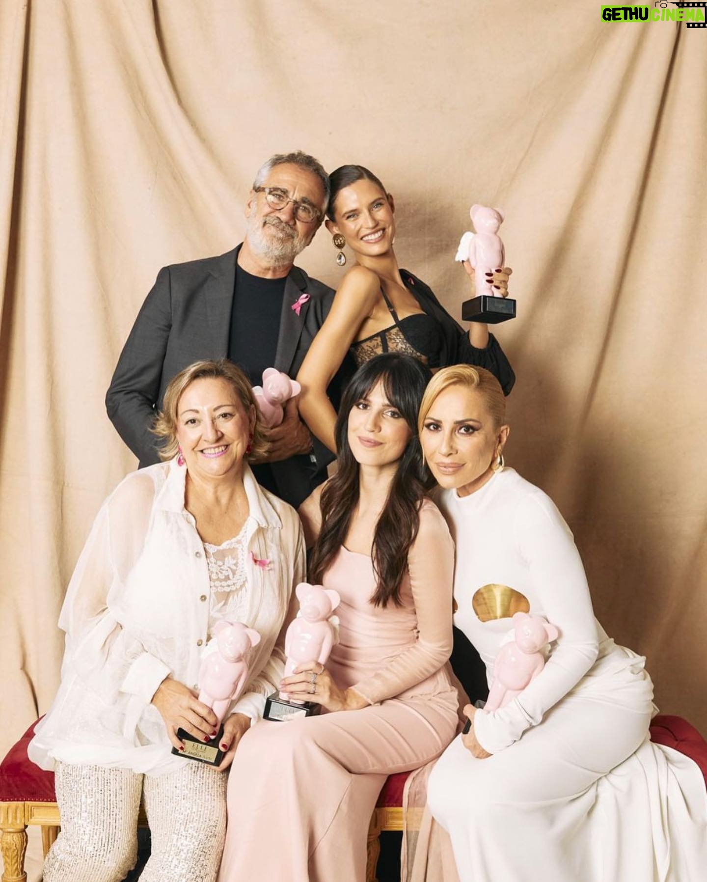 Bianca Balti Instagram - October is breast cancer prevention month. Last week in Madrid’s Teatro Real I had the honor to be awarded alongside amazing Spanish personalities by @elle_spain for the information I’m spreading regarding BRCA genetic mutation. Thank you so much Benedetta Poletti for giving breast cancer prevention such an amazing platform 💗 #ellecancerball2023
