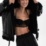 Bianca Balti Instagram - LOVE YOUR SELF! Love is action, not words. When I chose to undergo a double mastectomy last year to substantially reduce my risk of contracting breast cancer, I felt empowered by this act of self love. Whenever I make time for my health, whether physical or mental, whether in the small daily actions or during the hardships of life, I’m giving true meaning to my existence. I used to think that making time for myself was selfish, but I came to realize that without taking care of me I can’t take care of nobody else; and as a parent I don’t have that luxury. It’s the new year, girls, it’s the time for new resolutions. Let’s invest in ourselves. Let’s give ourselves time, space, boundaries, and ultimately some love! Fotógrafo: @rociorramos Realización: @barbaragarralda Maquillaje: @bianca__marzocchi Peluquería: @vickymarcosg para Sebastián profesional Manicura: @lucerohurtadonails Entrevista: @saiz_claudia
