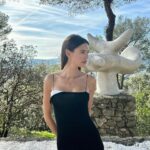 Bianca Balti Instagram - 💙🤍❤️ @jacquemus Les Sculptures