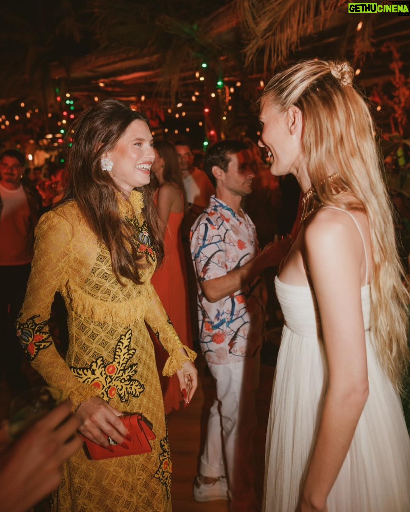 Bianca Balti Instagram - Love was def in the air ✨💗✨ @madison.headrick & @nahmadcontemporary ♾️
