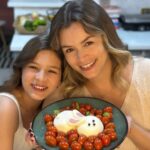 Bianca Castanho Instagram - Ontem foi dia de gravar umas receitinhas de Páscoa muito fofas!!! Mais tarde coloco o vídeo completo pra vocês!!! 🥰🐰❤️