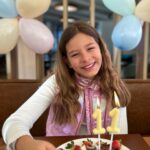 Bianca Castanho Instagram - Há 11 anos você chegou e encheu a minha vida de sentido e felicidade! Minha menina doce, que é puro amor e ilumina por onde passa. Eu agradeço todos os dias pelo privilégio de ser sua mãe. Amor da minha vida!!! Te amooo infinito e além… 💞😍🥳🎂🎈💖 #felizaniversario #happybirthday