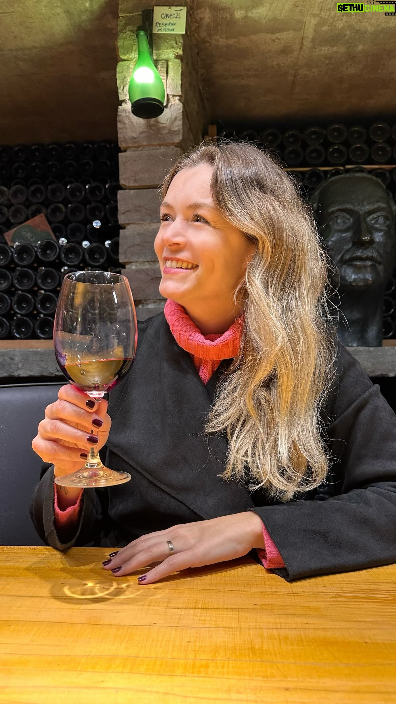 Bianca Castanho Instagram - E para fechar com chave de ouro a nossa viagem entre amigas pela Serra Gaúcha, fizemos a Degustação Premium na @vinicoladongiovanni! Uma experiência única e deliciosa!!! Super recomendo 👏🏻😍🍷🍾🥂
