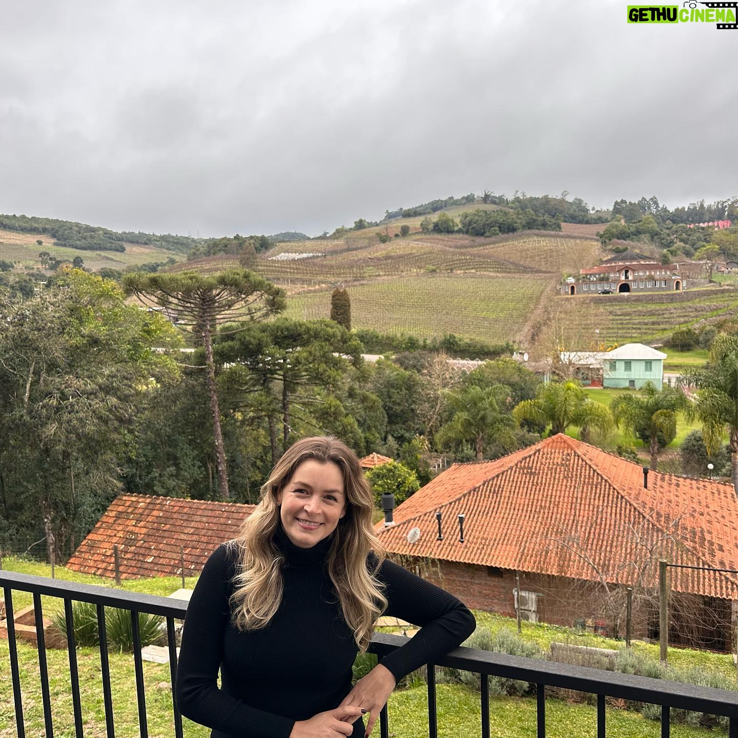 Bianca Castanho Instagram - Charme, conforto e aconchego nas cabanas da @cappiopousada. Uma experiência imperdível para quem vem aos Caminhos de Pedra na Serra Gaúcha!