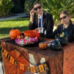 Bianca Castanho Instagram – Men In Black 😎☠️👽👻 #MIB #halloween2023 #halloweencostume #trickortreat #momanddaughter