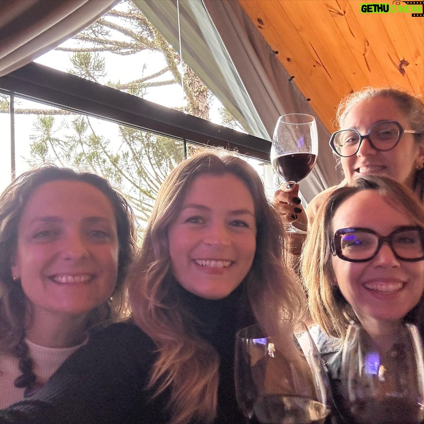 Bianca Castanho Instagram - Charme, conforto e aconchego nas cabanas da @cappiopousada. Uma experiência imperdível para quem vem aos Caminhos de Pedra na Serra Gaúcha!
