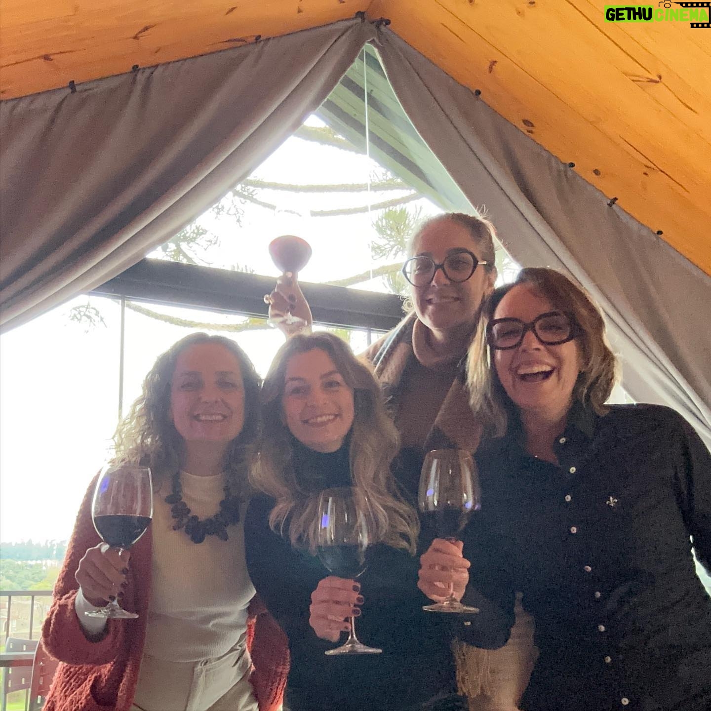 Bianca Castanho Instagram - Charme, conforto e aconchego nas cabanas da @cappiopousada. Uma experiência imperdível para quem vem aos Caminhos de Pedra na Serra Gaúcha!