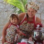 Bianca Castanho Instagram - Desde pequenininha cozinhando com a mamãe ❤️👭🏼👩🏼‍🍳 #tbt #amordaminhavida #talmaetalfilha #cozinhandoemfamilia #cozinhandocomamor #criandomemorias #memoriasafetivas