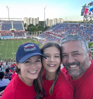 Bianca Castanho Instagram - ❤️💙❤️ #familytime #gameday #football