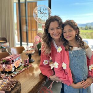 Bianca Castanho Instagram - E as comemorações continuam… 🥰🎉🥳🌸☮️✌🏼#aniversáriodacecília #festahippie #groovyparty #groovybohobirthday