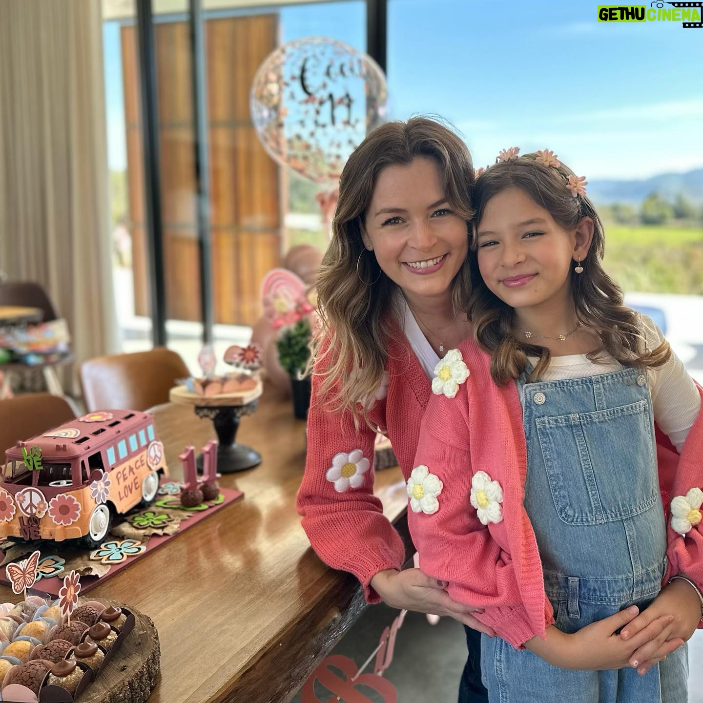 Bianca Castanho - 20.5K Likes - E as comemorações continuam… 🥰🎉🥳🌸☮️✌🏼#aniversáriodacecília #festahippie #groovyparty #groovybohobirthday