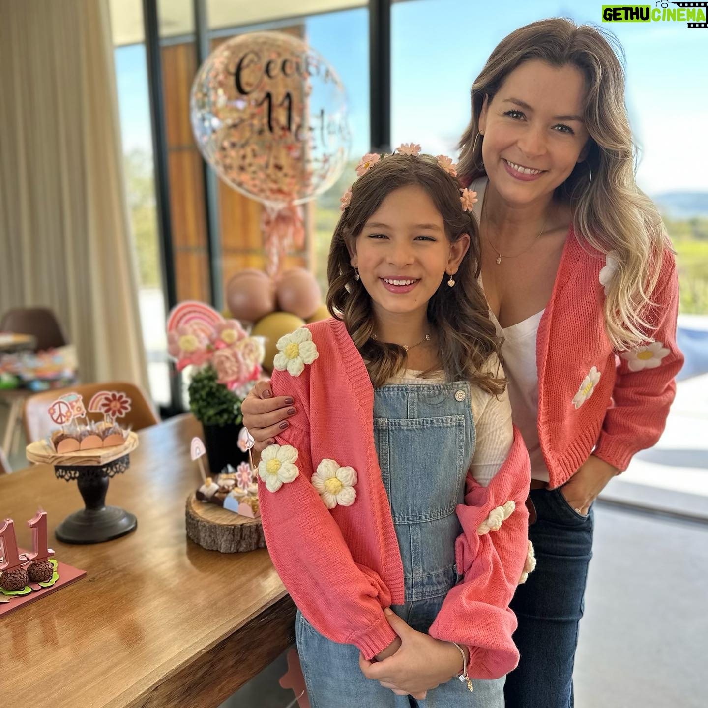 Bianca Castanho - 20.5K Likes - E as comemorações continuam… 🥰🎉🥳🌸☮️✌🏼#aniversáriodacecília #festahippie #groovyparty #groovybohobirthday