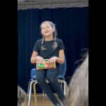 Bianca Castanho Instagram – Dia de Ensaio Aberto para os pais e amigos! A Cecília vai representar a escola dela cantando 3 músicas em uma competição de teatro entre todas as escolas da região. E a mamãe aqui não poderia estar mais orgulhosa e emocionada com a minha pequena grande atriz! 🥹🤩😍🥰💖🎭 #musicaltheatre
