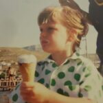 Bige Önal Instagram - Her geçen sene farkındalığımın artmasına şükrederek, Hayatta başıma gelen her şeye; bugün olduğum kişi olmamı sağlayan olaylara, insanlara, hikayelere teşekkürler ederek buraya kadar geldim😊 Bugün bu kadar huzurlu ve kendimdeysem hep yaşadıklarım sayesinde. Bu sene, hatta doğumgünüme günler kala farkettim ki; vicdanım rahat. İnsanın kendine verdiği hediye bundan daha ne kadar güzel olabilir diye düşündüm sonra da✨ Herkes kendi gibi insanlarla karşılaşsın. Kalbi iyilik taşanlar hep iyilik görsün. Bari aradığımız adaleti böyle bulalım 🙃 Hepimize sağlıklı, huzurlu, mutlu, adaletli olduğumuz, vicdanlı olduğumuz bir yıl dilerim. Şunu da eklemeden geçmeyeyim; Uzaylılar her zaman uzaylı kalacak🪐🤓 (Yapılan kolajların, videoların hepsini gördüm. Her sene bunkadar değerli hissettirdiğiniz için teşekkür ederim😍)