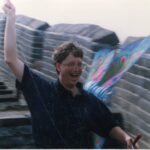Bill Gates Instagram – Remembering this moment in 1995, when I flew a kite while on the Great Wall of China. You could say I had a pretty good time.