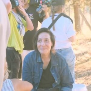 Binnur Kaya Instagram - “Nasip çok güzel bir ihtimaldir.” 
Sonsuz olasılıkta bir ihtimaldi ‘Ayşe’. Birlikte yapmak nasip oldu. Dünya yanıyordu, biz de yandık; dünya güldü, biz de güldük. Birlikteliğimize acıda da, sevinçte de ‘bir’ oluşumuza teşekkürümüz sonsuz. Yine kesişen yollarda, yine gerçekleşen ihtimallerle buluşmak dileğiyle...
“İçimde ikinci bir insan gibidir seni sevmek saadeti...”
Ayşe filminden bize kalan dize...
Sevgiyle...
@binnur.kaya.resmi @menderessamancilarofficial @aliseckineralici @sehnazbolen @orkunizan @nazlicann.dmr @1necosan @meryem.yavuz 
#ayse #aysefilm
