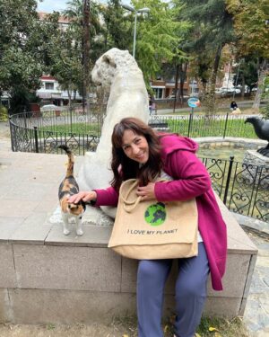 Binnur Kaya Instagram - Sevmelere doyamam...❤️