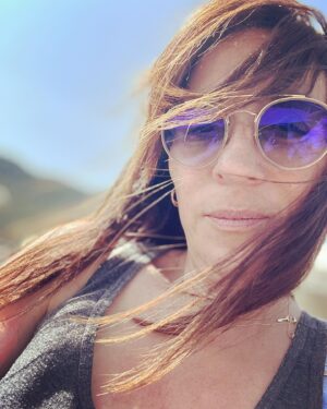 Binnur Kaya Instagram - Yolun mutlulukla bir ilgisi var...