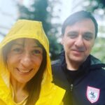 Binnur Kaya Instagram - Ben yağmuru bekledim,sadece yağmur diye...O @polatbilgin Samsunspor armalı yağmurluğunu giymek için...Armasında Atatürk olan tek spor kulübü...İkimiz için de beklemeye değdi...Hoş geldin sonbahar,hoş geldi yağmurlar... #samsunspor #sonbahar