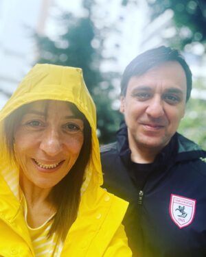 Binnur Kaya Instagram - Ben yağmuru bekledim,sadece yağmur diye...O @polatbilgin Samsunspor armalı yağmurluğunu giymek için...Armasında Atatürk olan tek spor kulübü...İkimiz için de beklemeye değdi...Hoş geldin sonbahar,hoş geldi yağmurlar...
#samsunspor 
#sonbahar