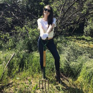 Blair Fowler Instagram - Team NoChella for this girl 💁🏻‍♀️ instead I surprised myself with how much fun I had cleaning up, weeding and remulching the Audubon Center at Debs Park with @origins. For every post in April that uses #GreenThePlanet Origins will plant a tree for you in partnership with Global ReLeaf 🌿🍃 Did you know that just 2 mature trees provide enough oxygen for one person to breathe over the course of a year? Let’s go back next weekend! 
@origins #GreenThePlanet #ad