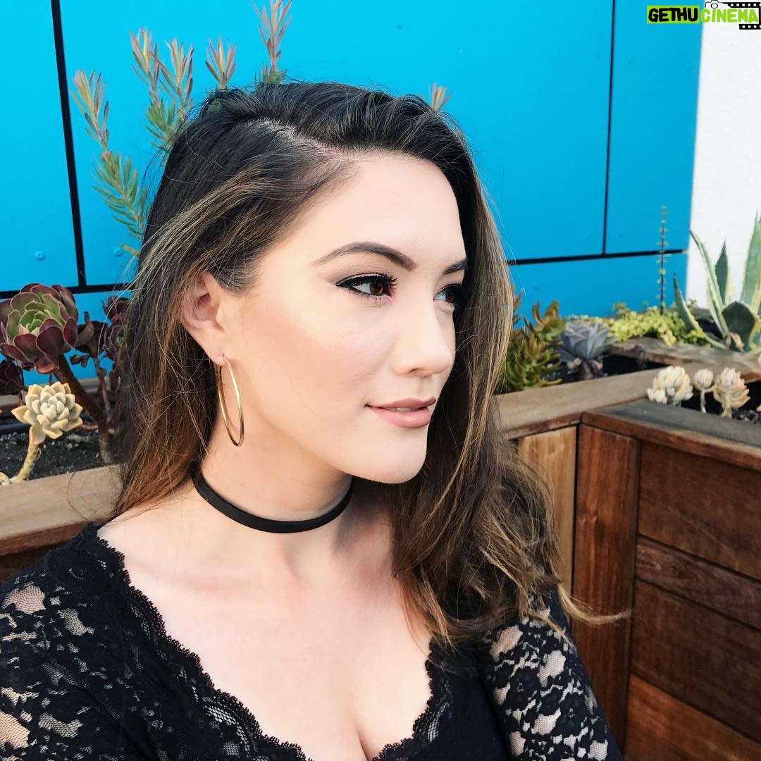 Blair Fowler Instagram - What you assume I'm thinking: Imagine a hot guy is over there. Smize! What I'm actually thinking: A baby octopus is the size of a flea when it's born 🤔